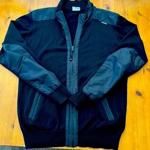 Very light sweater with applications, have the Porsche logo.